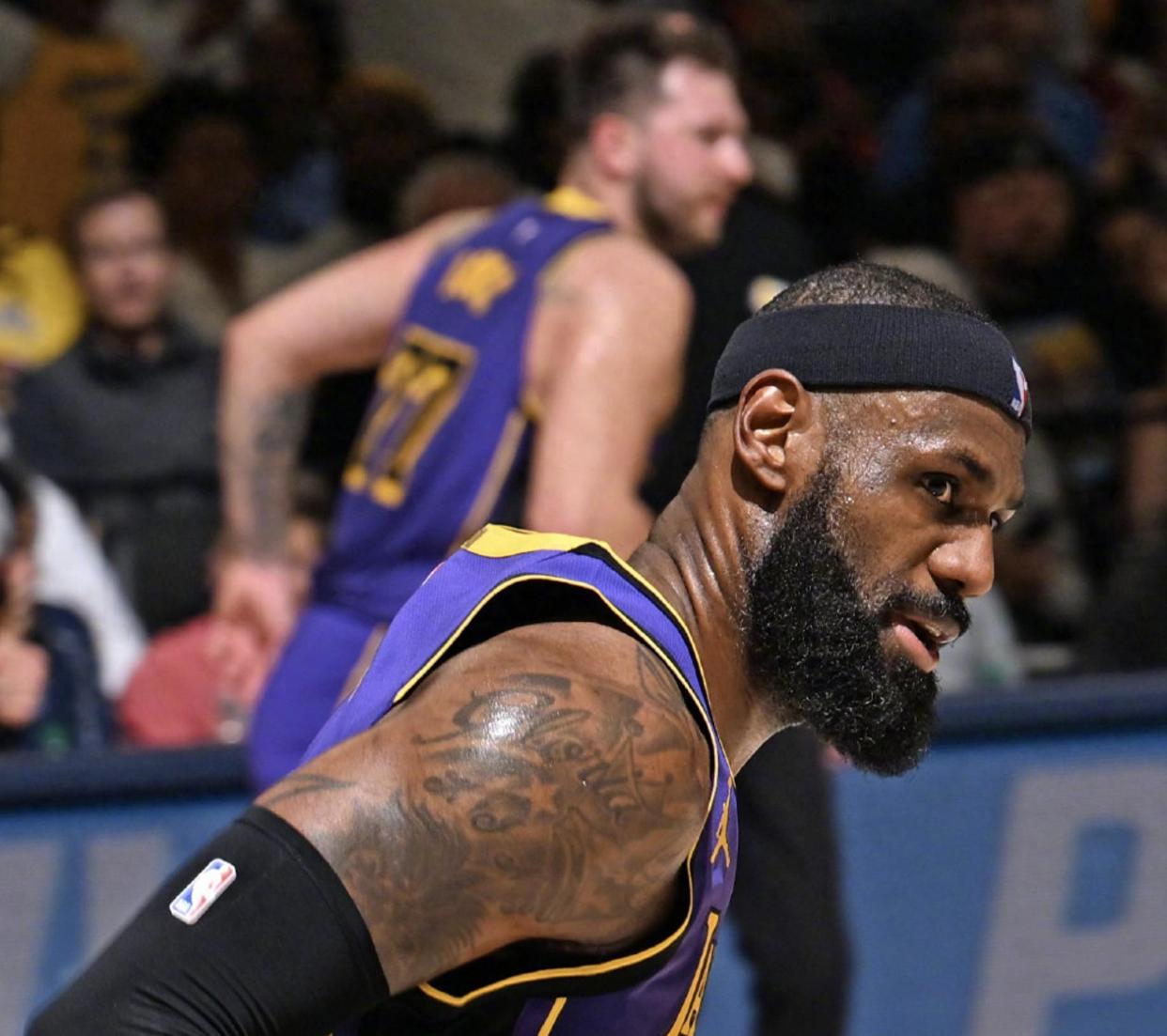 Yabo Sports詹姆斯在快船比赛中重返赛场，出色发挥引发热议！比赛高潮迭起的简单介绍