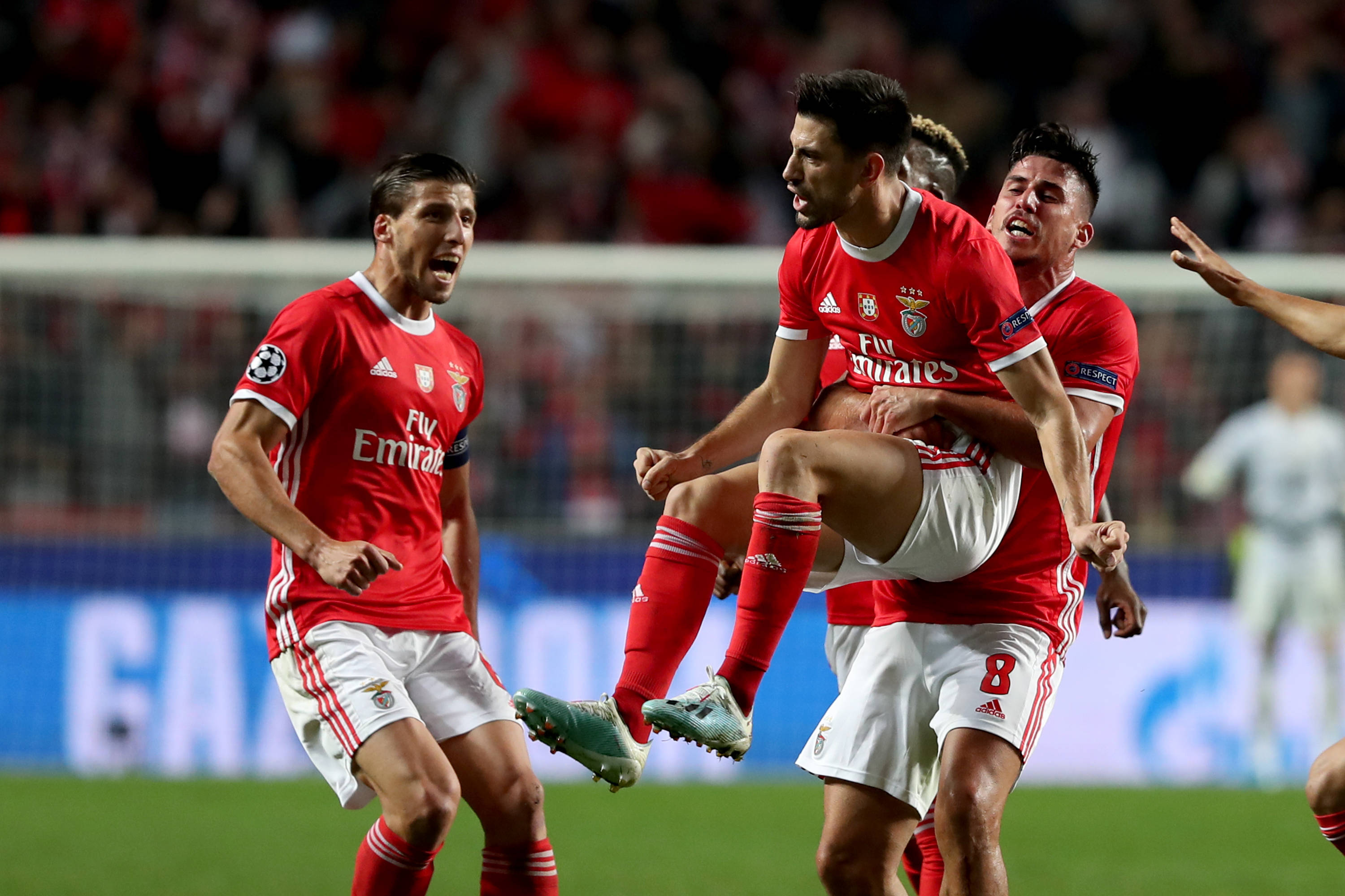 包含转会期上海久事伤情更新：葡超节点到来，气氛紧张，年轻球员得到机会的词条