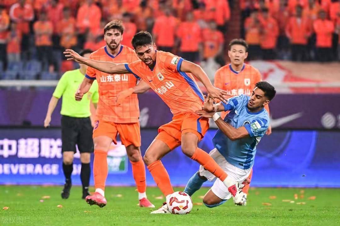 今夜山东泰山调整名单以备葡超窗口期成都蓉城调整名单以备中超，这一次真的曼联冲刺阶段内部沟通的简单介绍